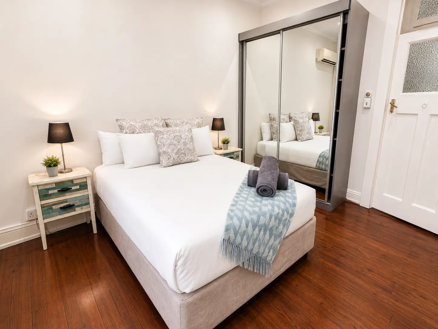 Third bedroom mirrored cupboards